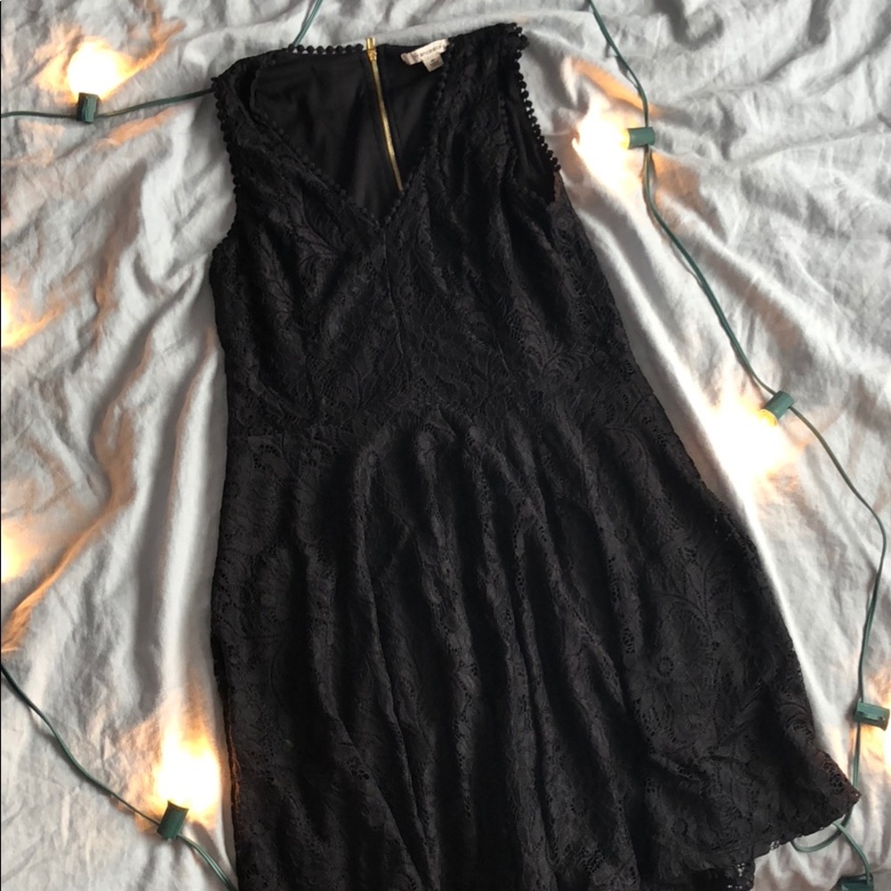 Black v neck lace dress